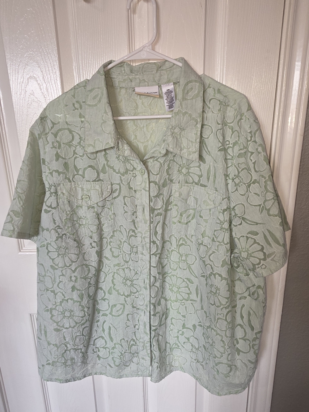 Alfred Dunner Pale Green Floral Button-Front Women's Shirt
